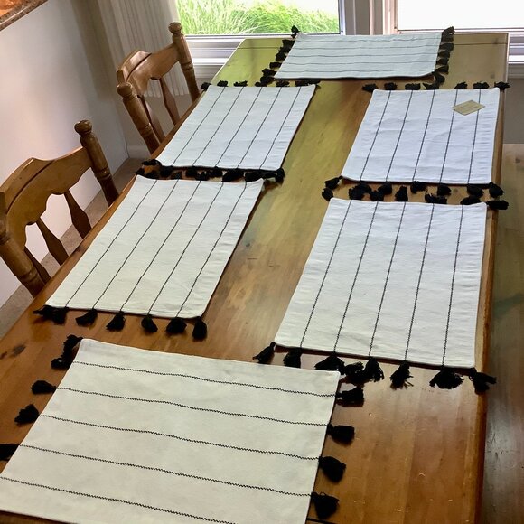 Set of 6 White / Black Placemats Rectangular. - Picture 1 of 9